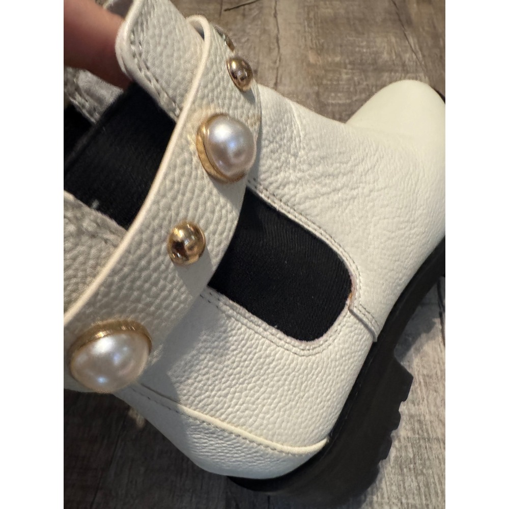 Karl Lagerfeld Paris Pola White Leather Pearl Embellished Chelsea Boots Size 7M - Picture 4 of 8